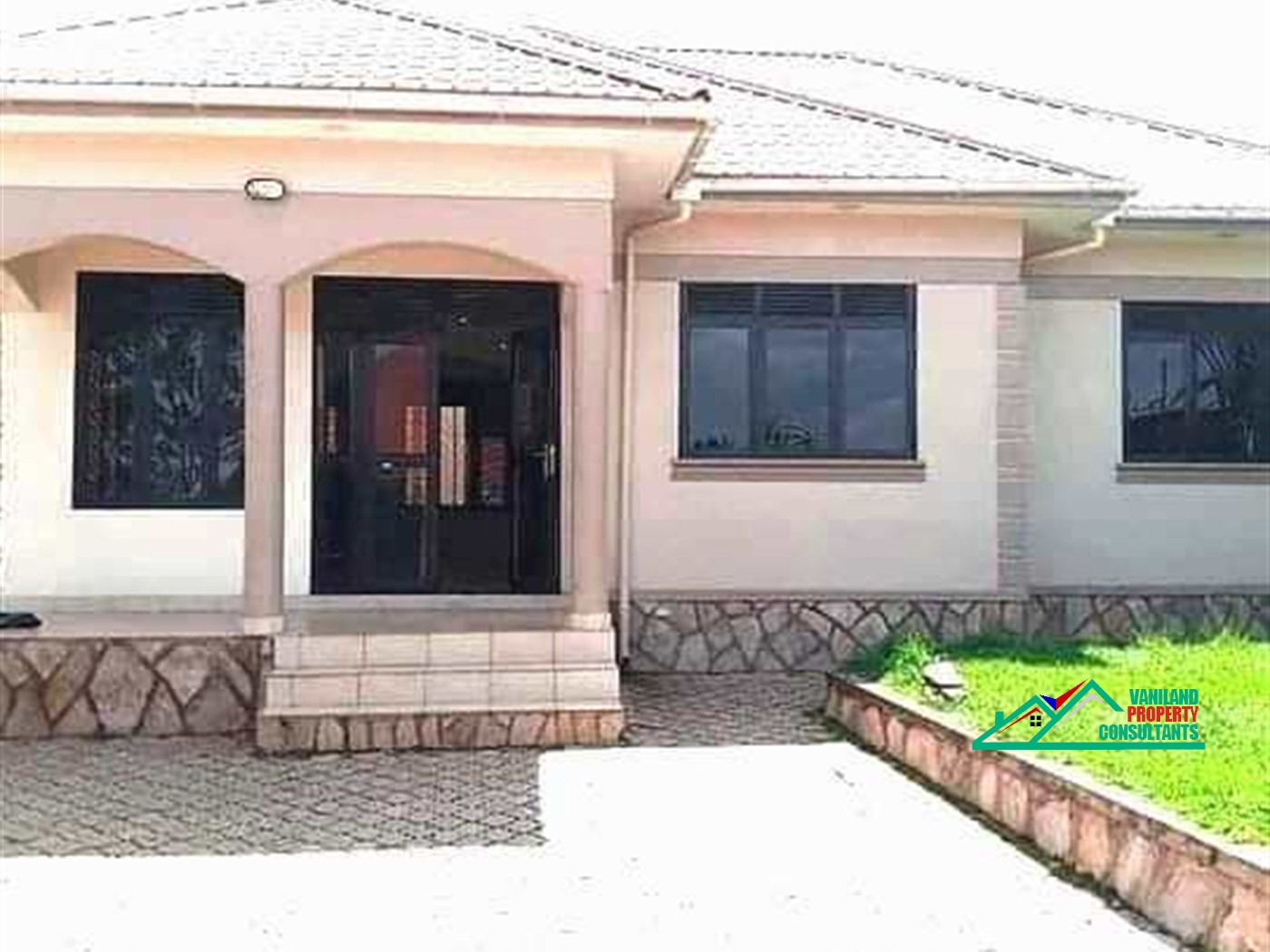 Bungalow for rent in Kiwaatule Kampala