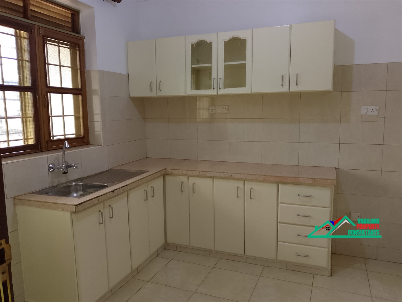 Bungalow for rent in Mutungo Kampala