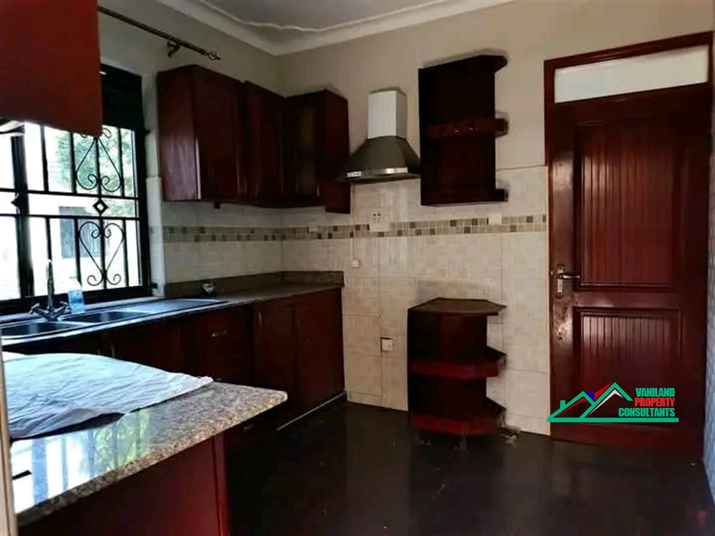 Semi Detached for rent in Mutungo Kampala