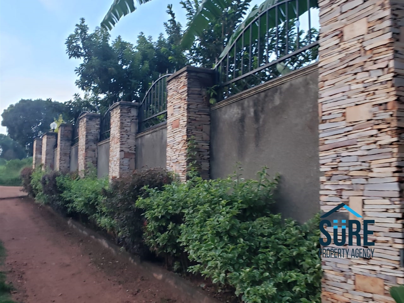 Bungalow for sale in Nakweelo Wakiso