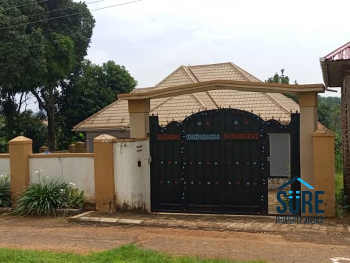 Bungalow for sale in Kyabakadde Wakiso