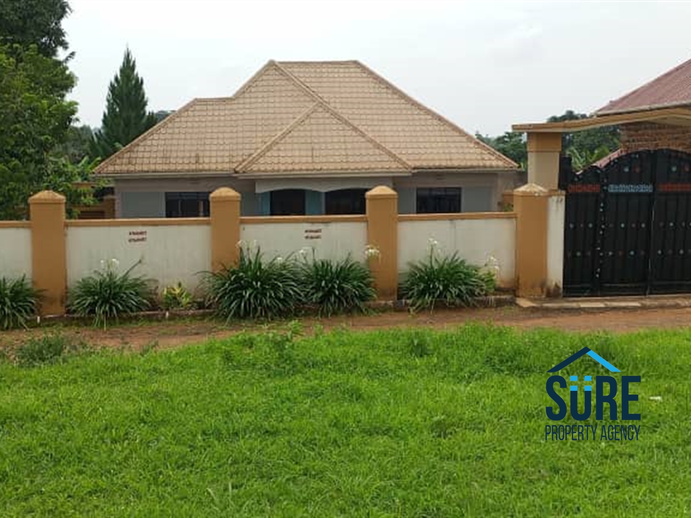 Bungalow for sale in Kyabakadde Wakiso