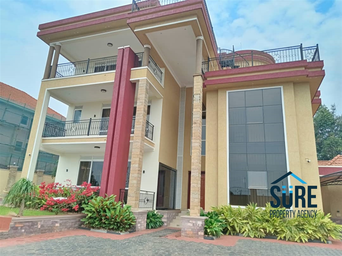 Mansion for sale in Munyonyo Wakiso