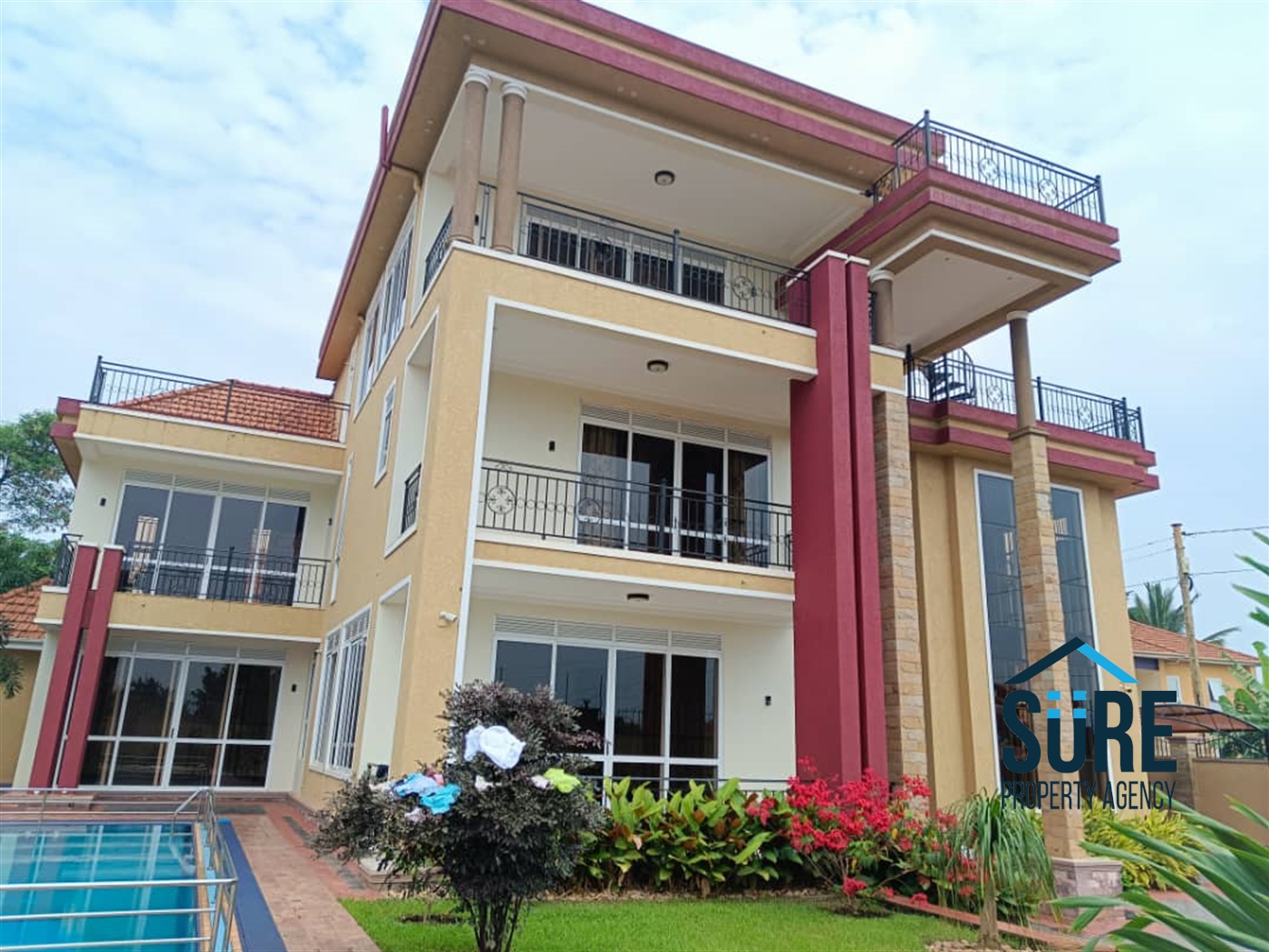 Mansion for sale in Munyonyo Wakiso