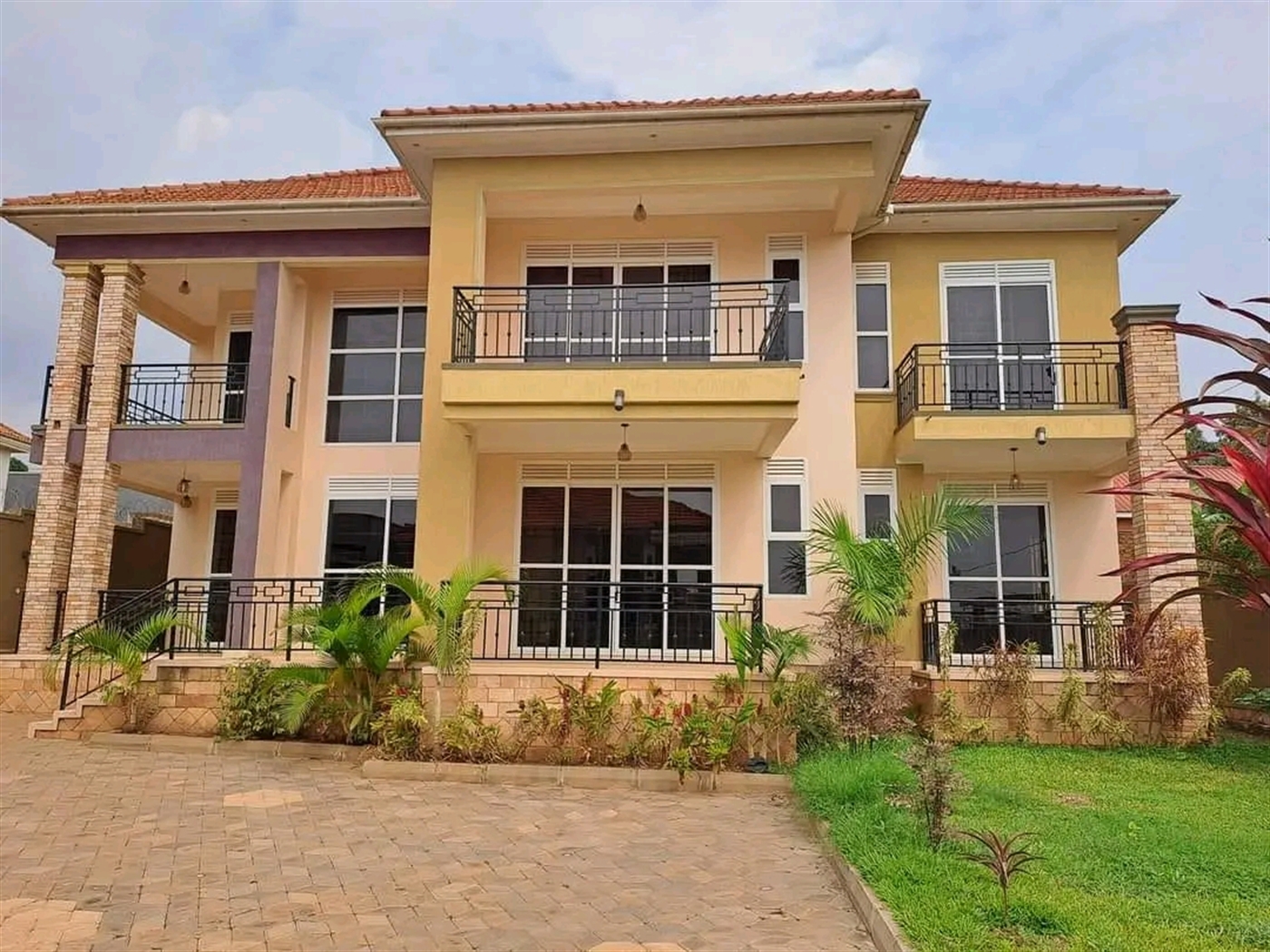 Villa for sale in Kira Wakiso