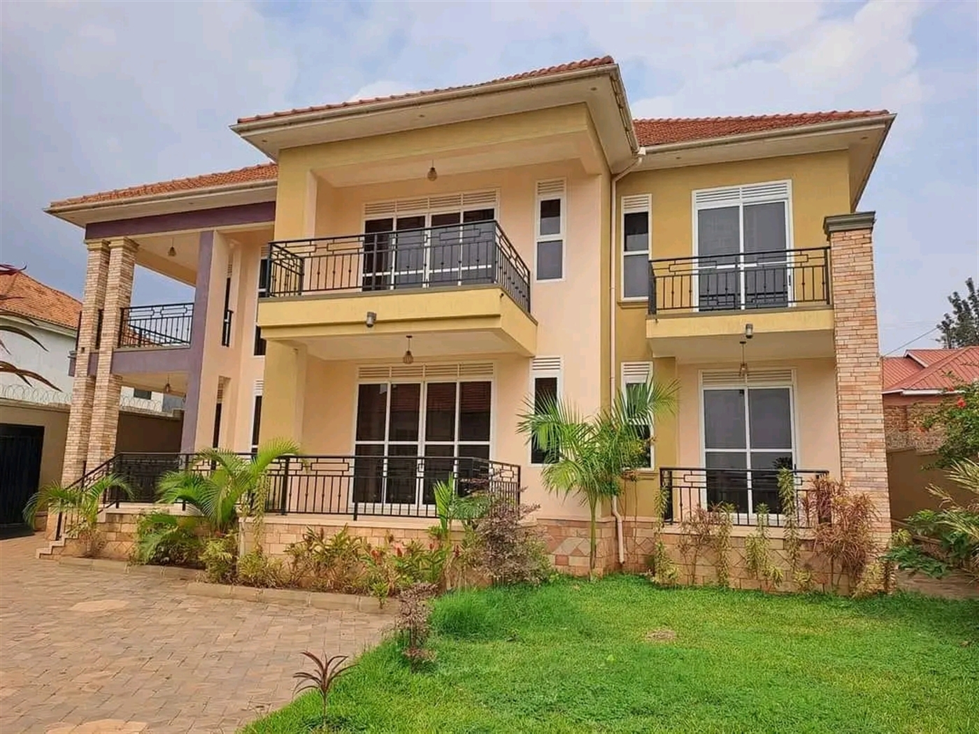 Villa for sale in Kira Wakiso