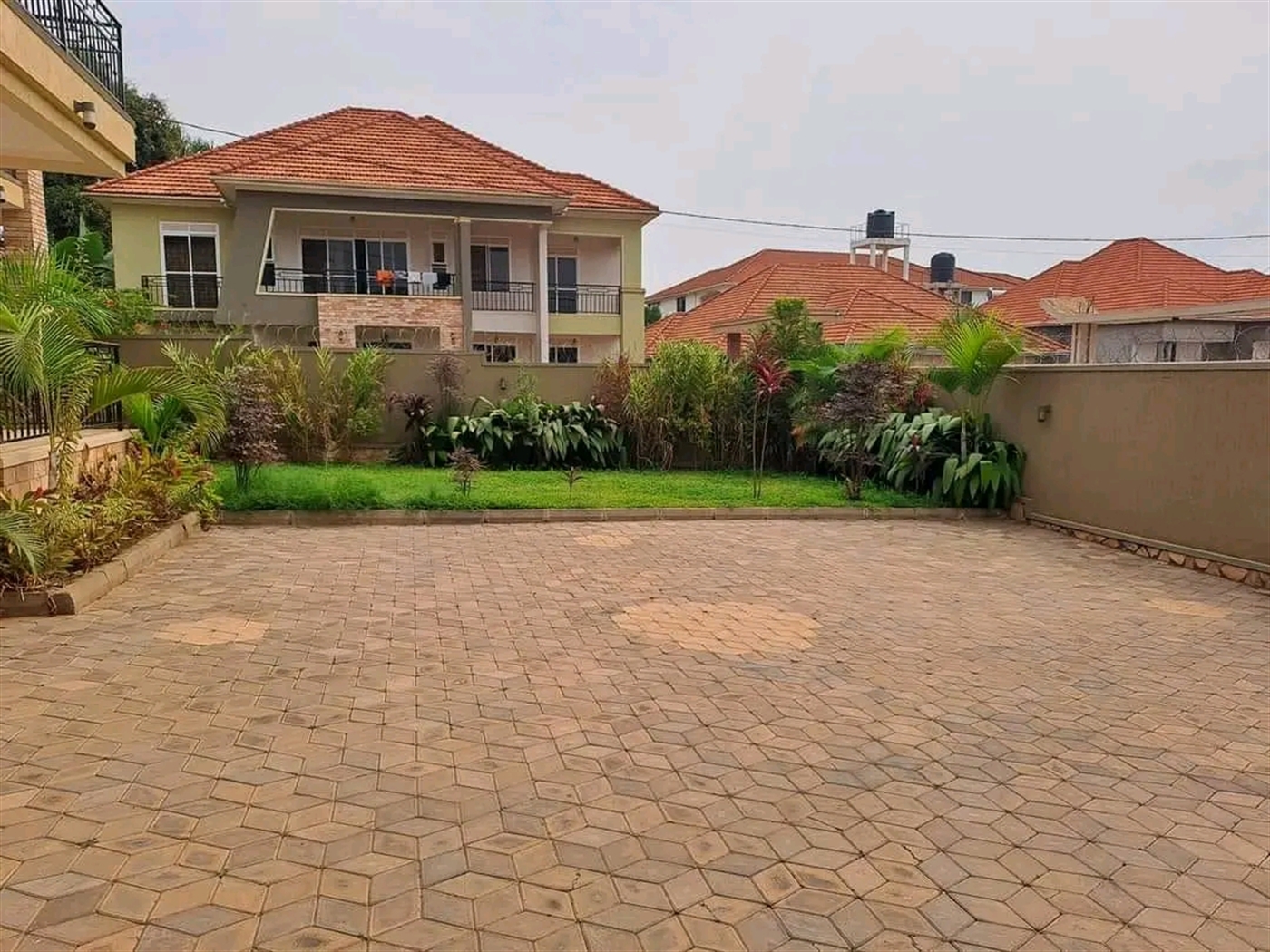 Villa for sale in Kira Wakiso