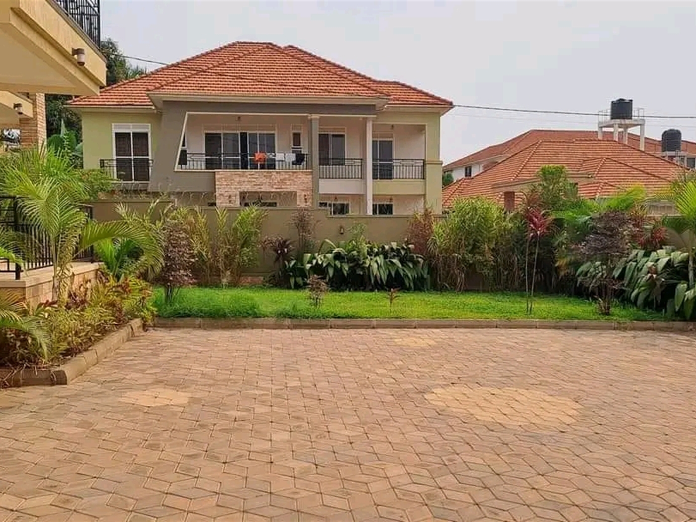 Villa for sale in Kira Wakiso