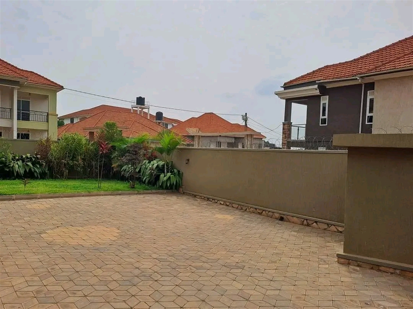 Villa for sale in Kira Wakiso