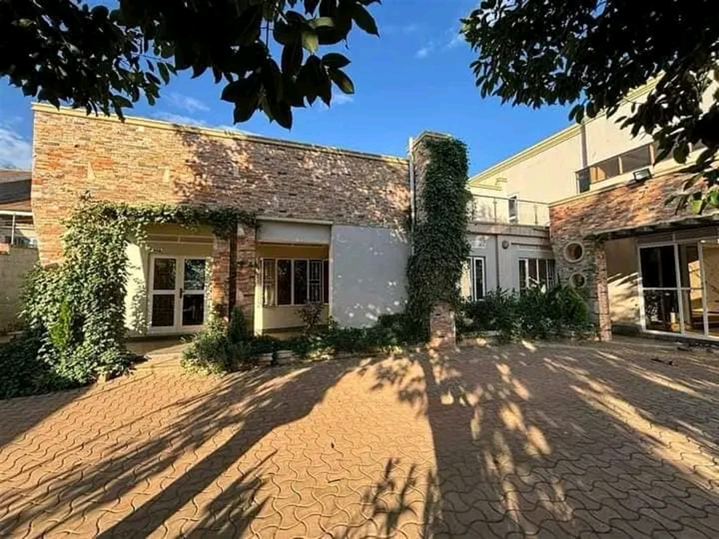 Villa for sale in Bukoto Kampala