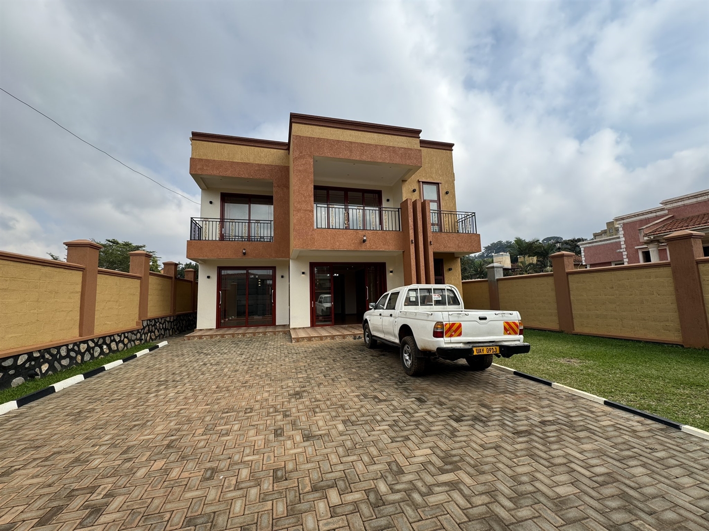 Villa for sale in Muyenga Kampala