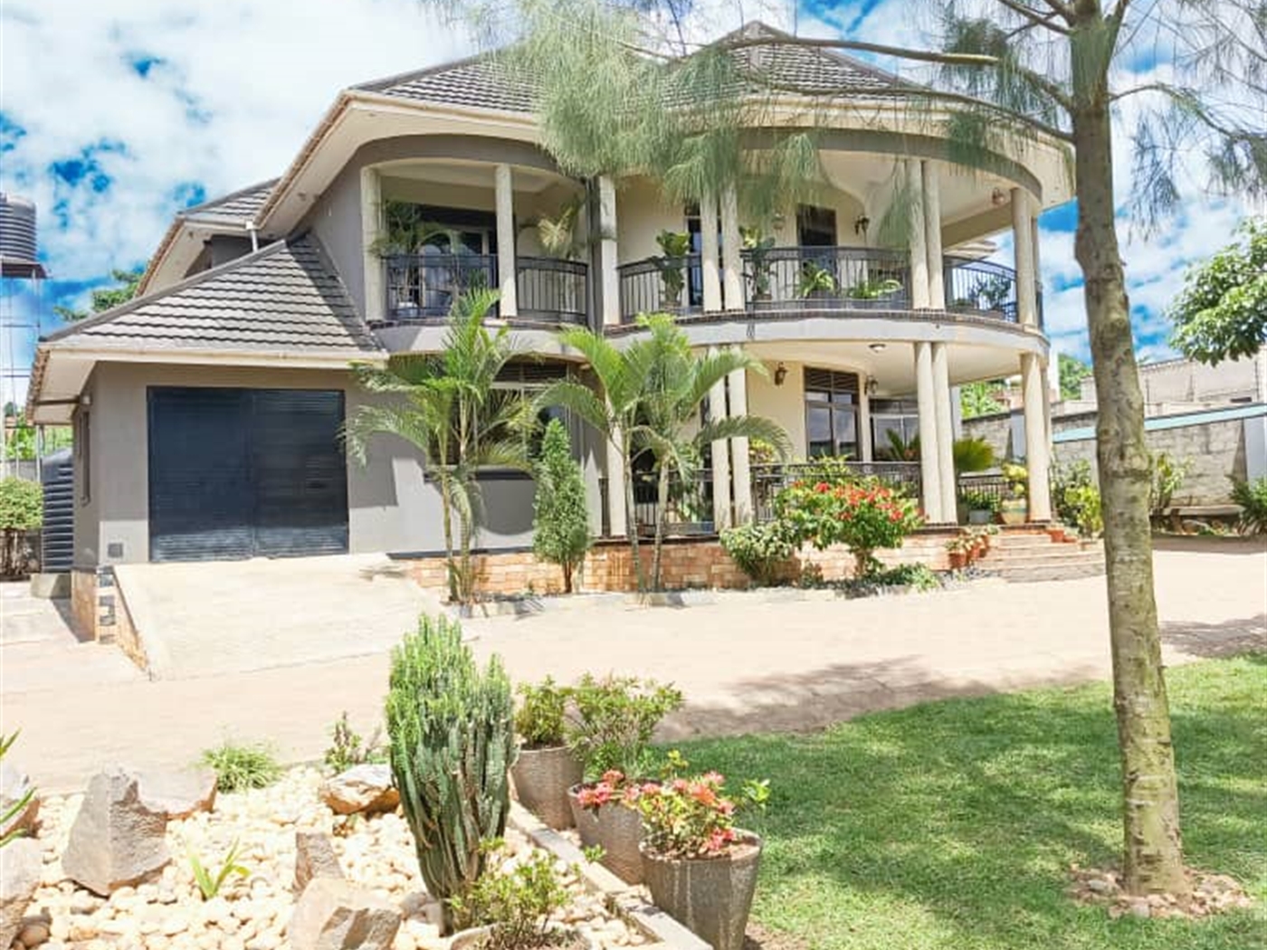 Villa for sale in Komamboga Kampala