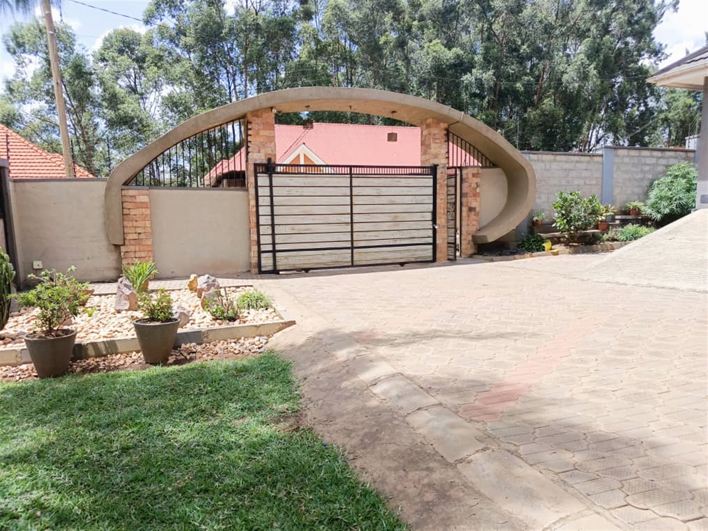 Villa for sale in Komamboga Kampala