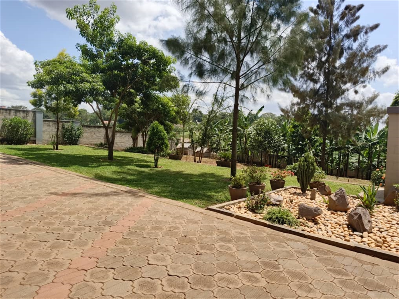 Villa for sale in Komamboga Kampala