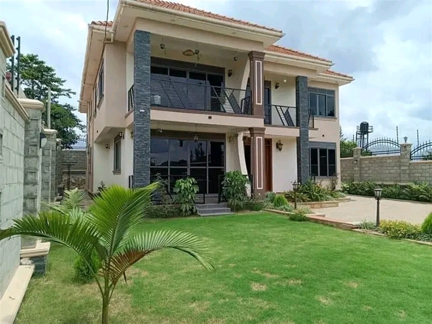 Villa for sale in Kyanja Wakiso