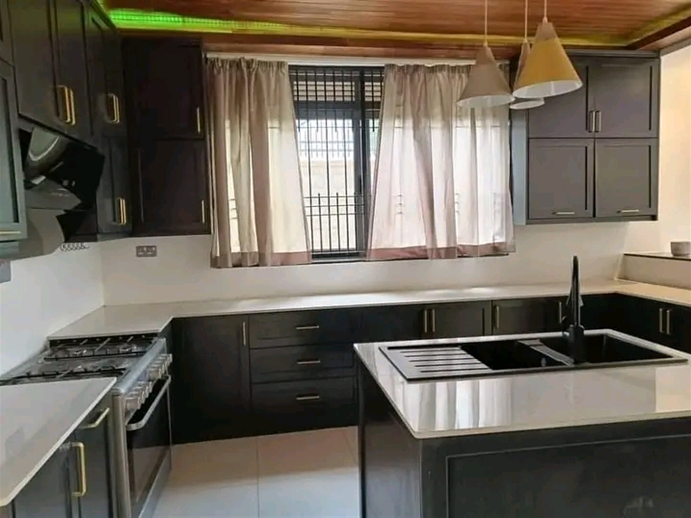 Villa for sale in Kyanja Wakiso