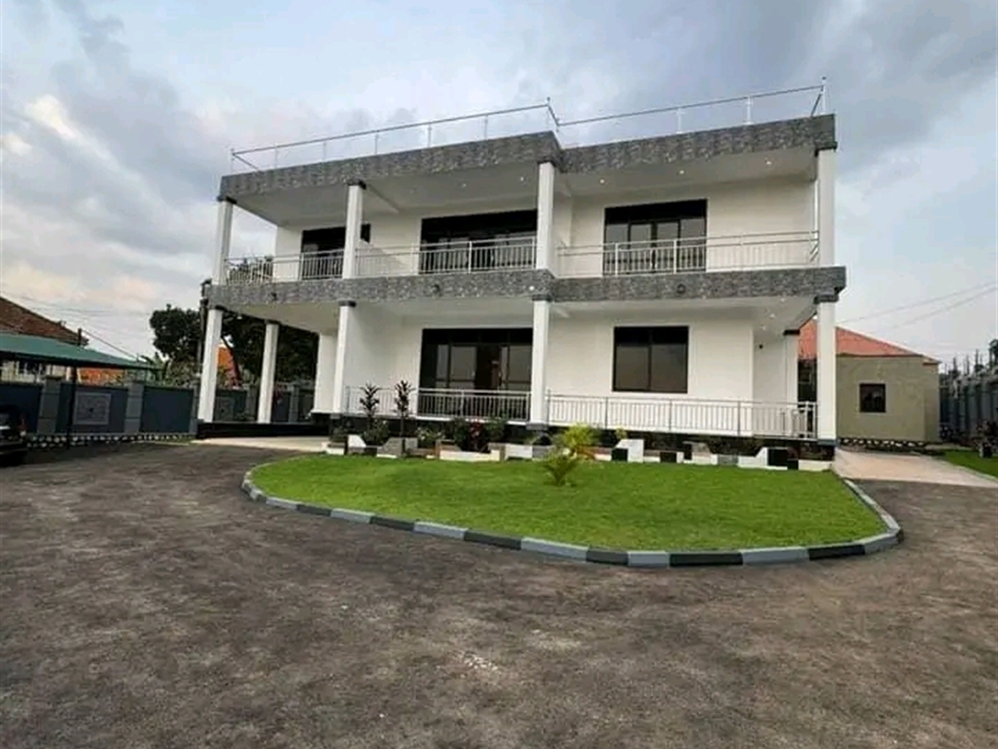 Villa for sale in Najjera Wakiso