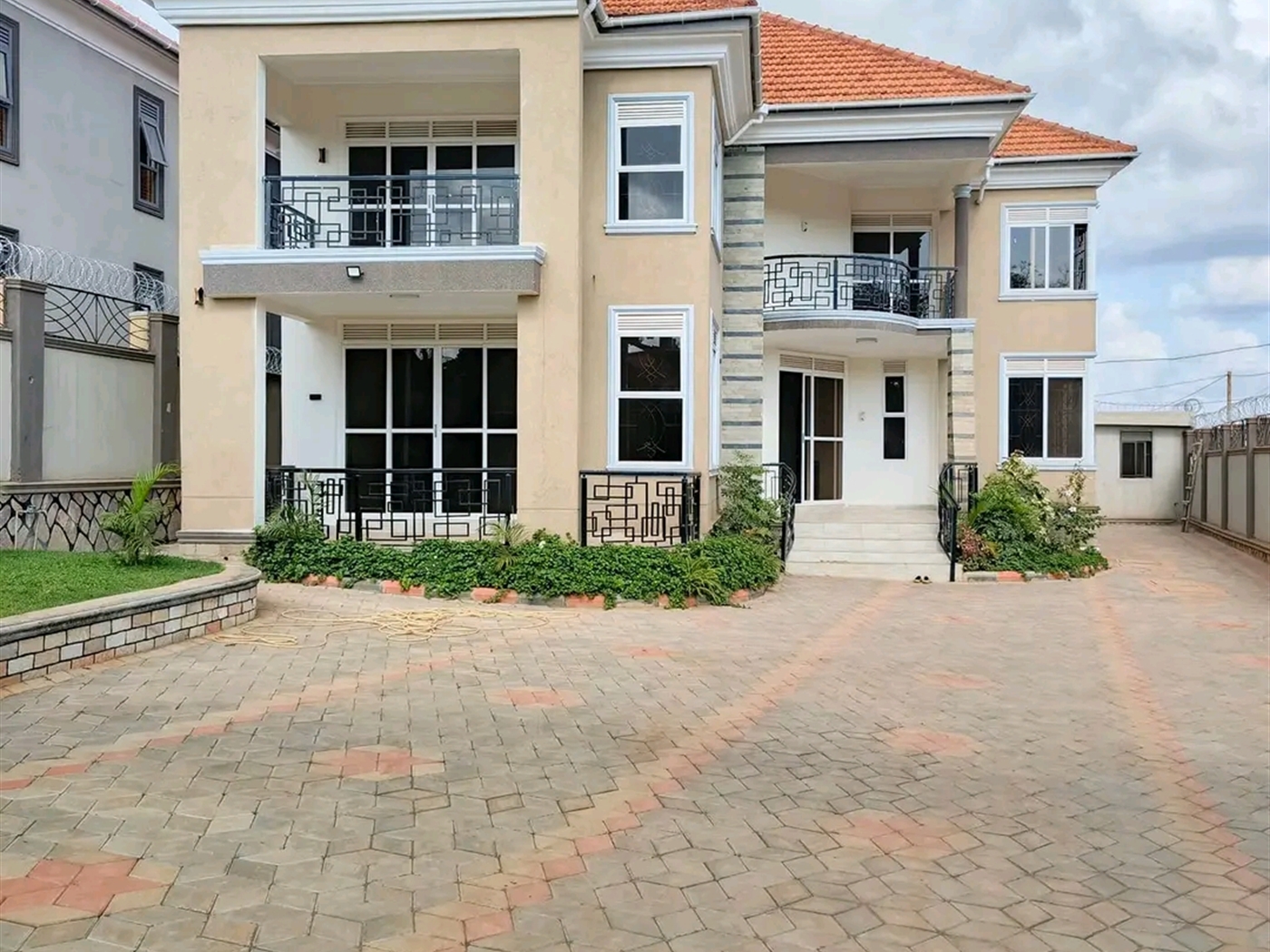 Villa for sale in Najjera Wakiso