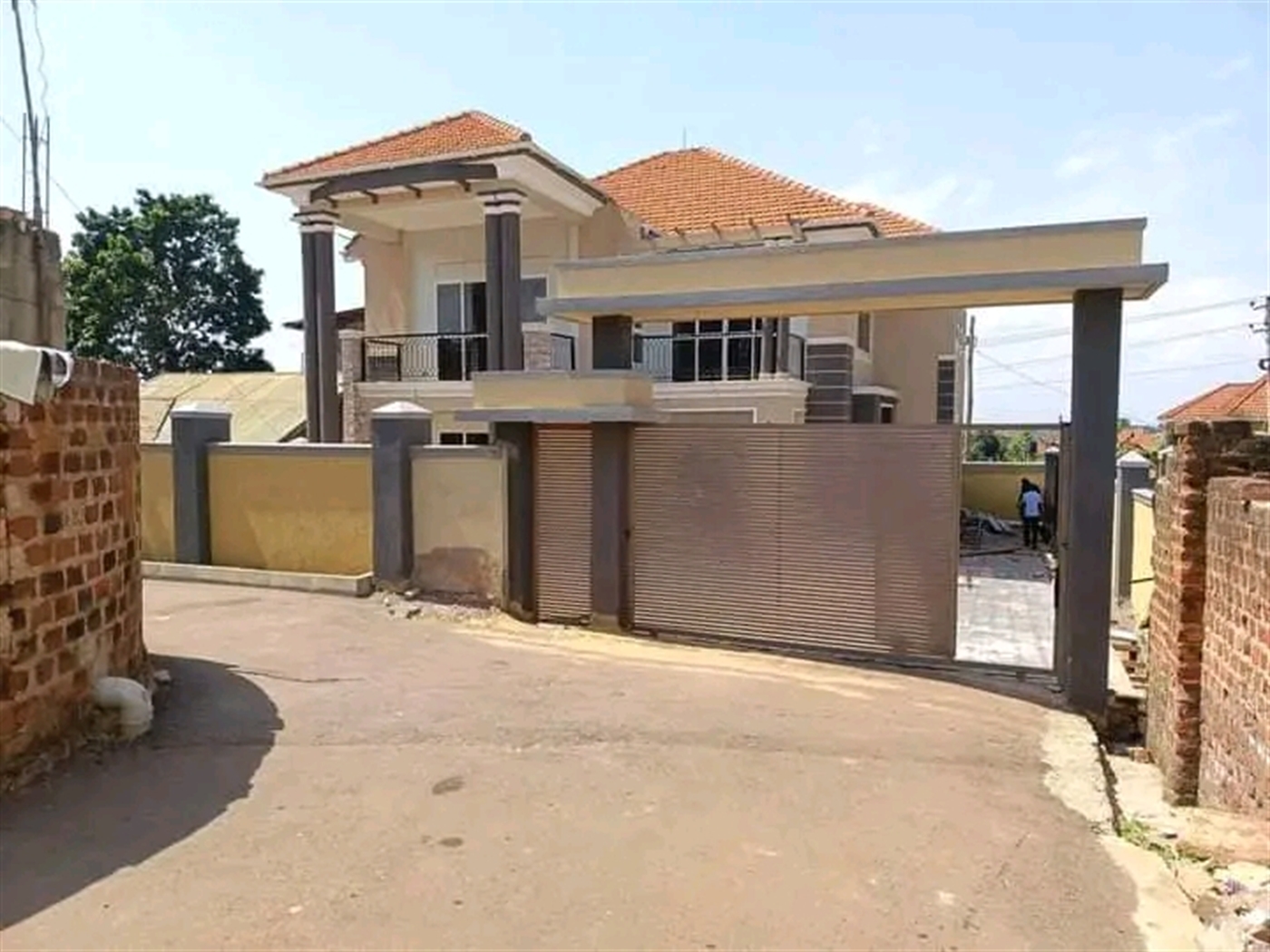 Villa for sale in Buziga Kampala