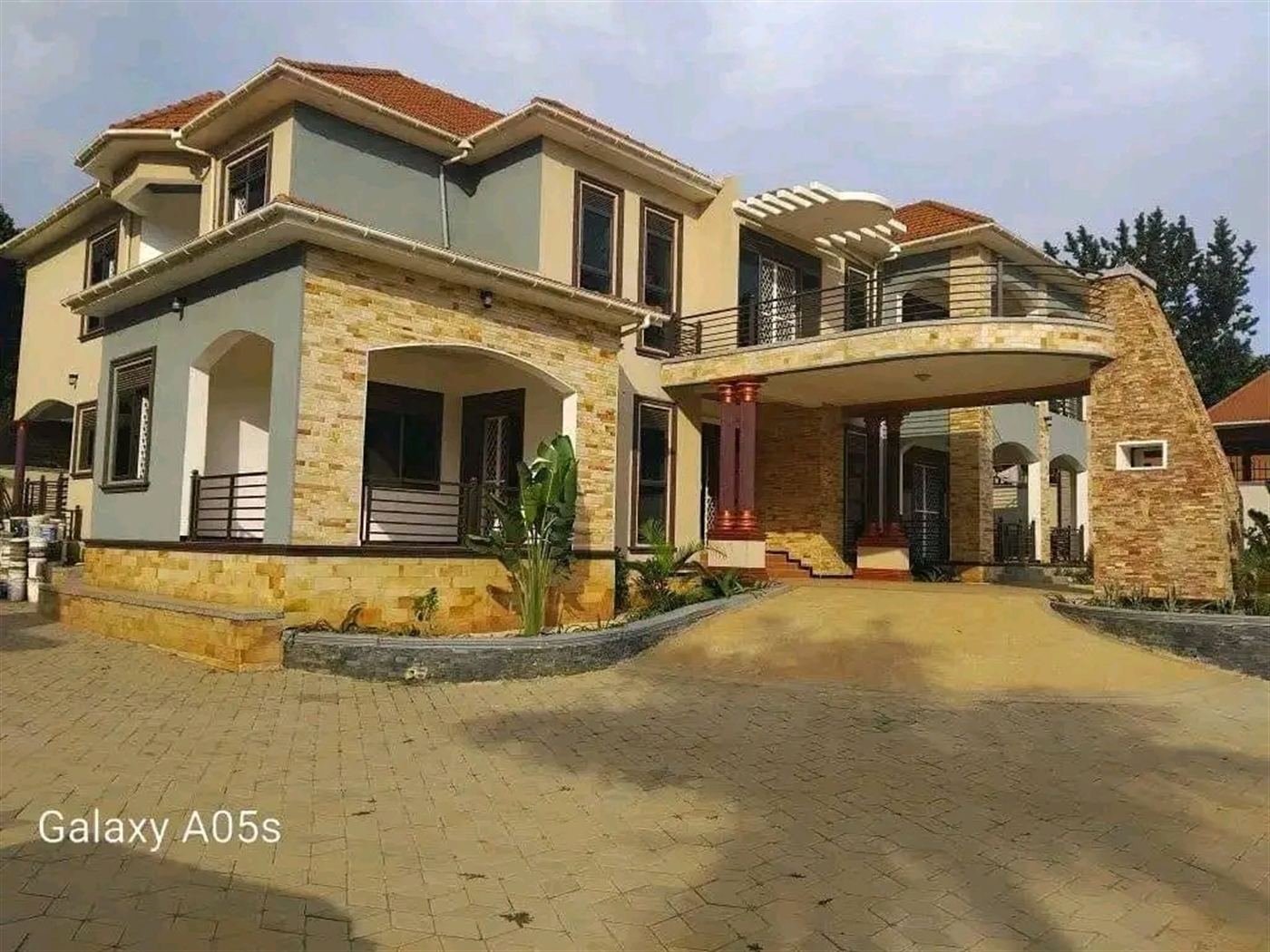 Villa for sale in Kira Wakiso