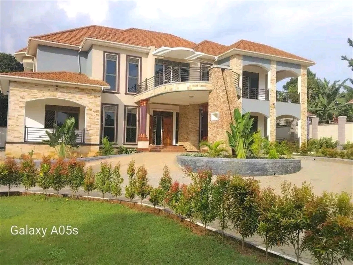 Villa for sale in Kira Wakiso