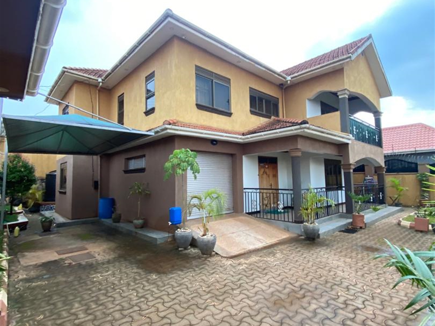 Villa for sale in Seguku Wakiso