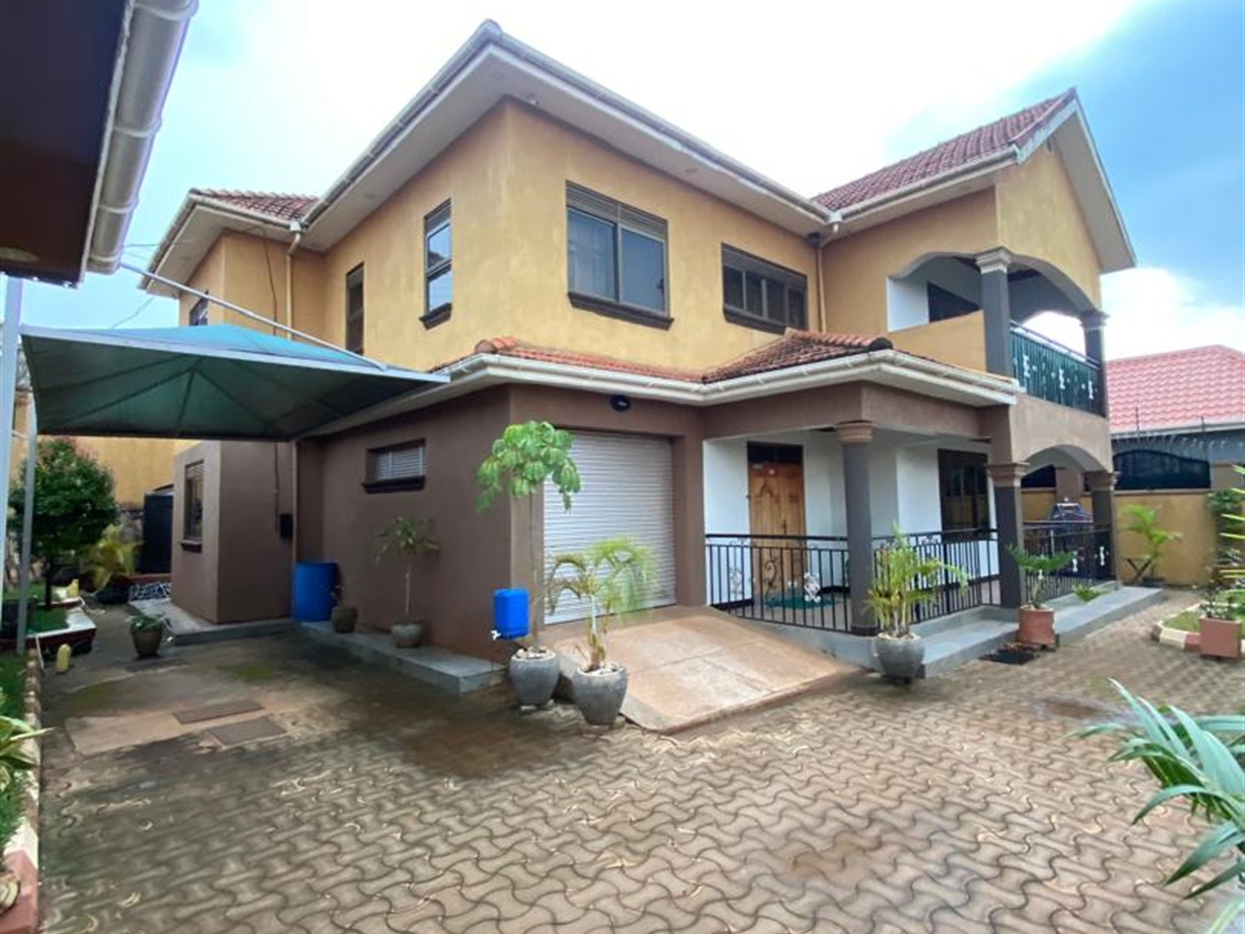 Villa for sale in Seguku Wakiso