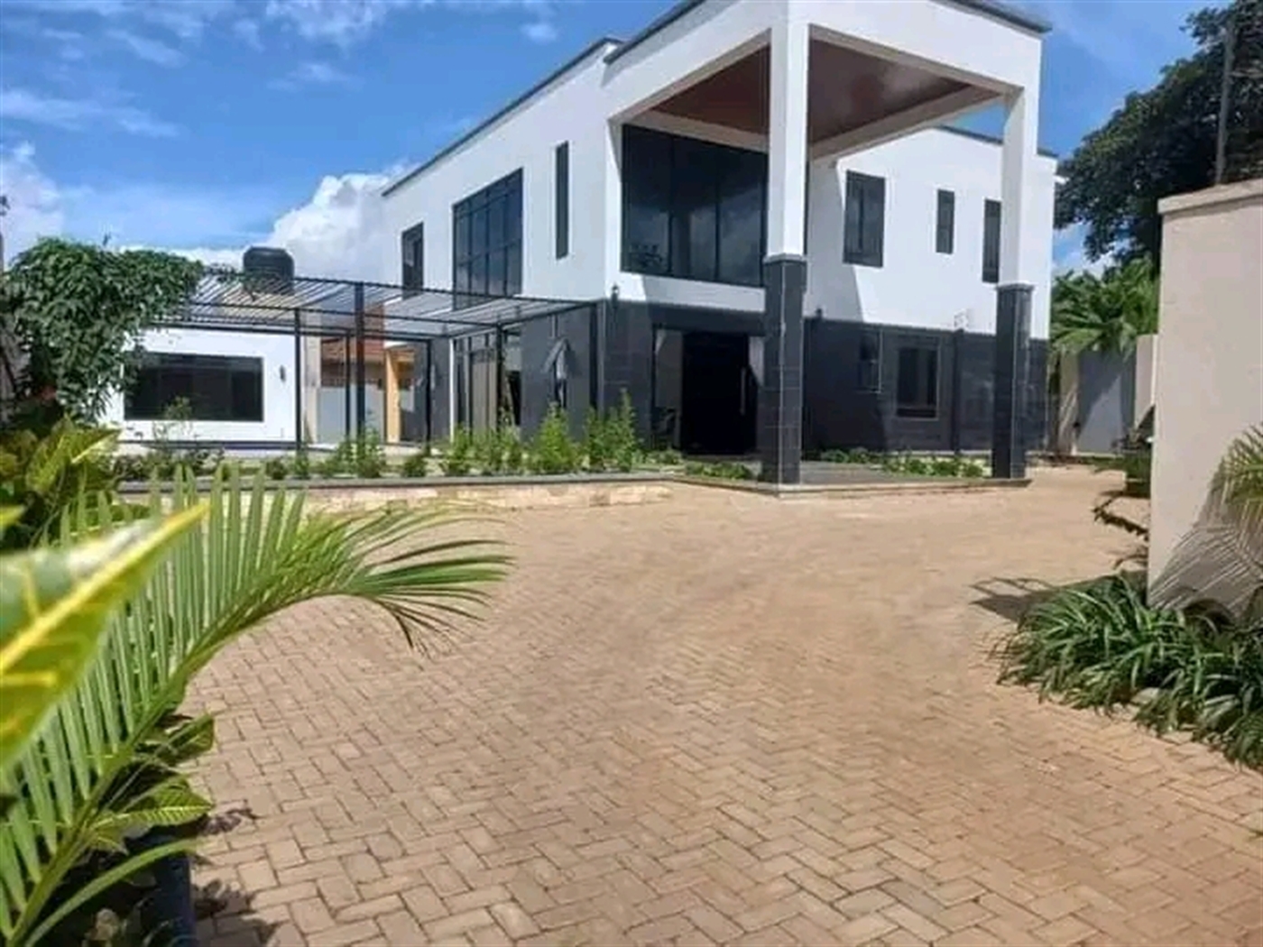 Villa for sale in Kyanja Kampala