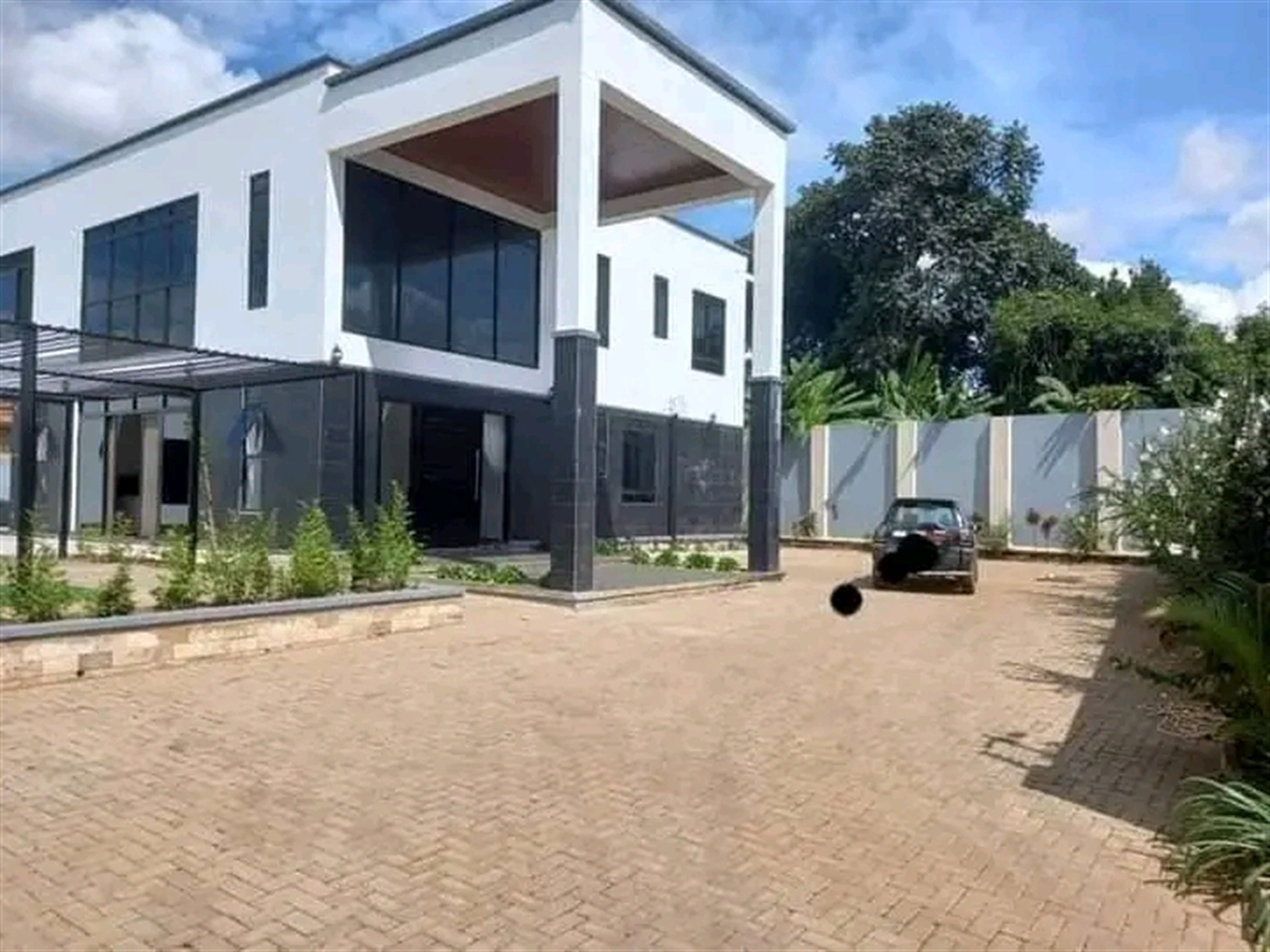 Villa for sale in Kyanja Kampala