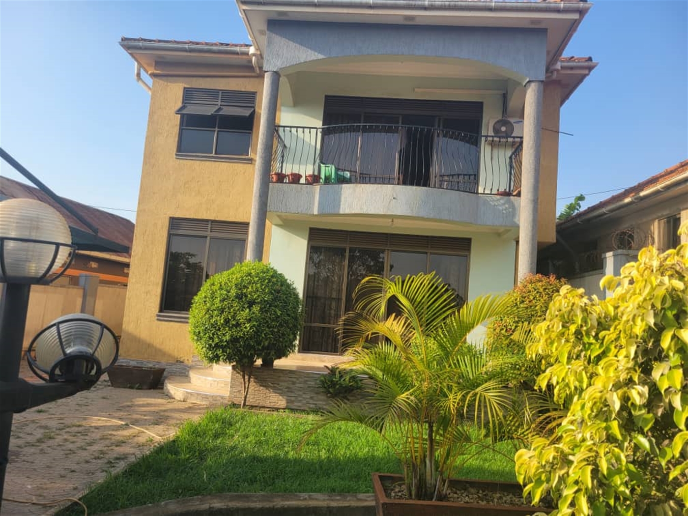 Villa for sale in Naalya Wakiso