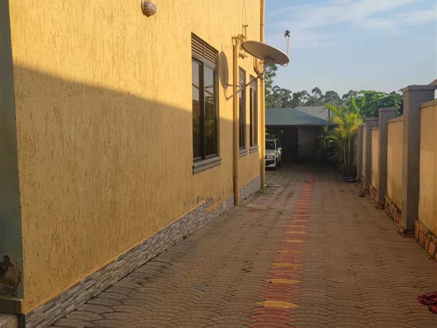 Villa for sale in Naalya Wakiso