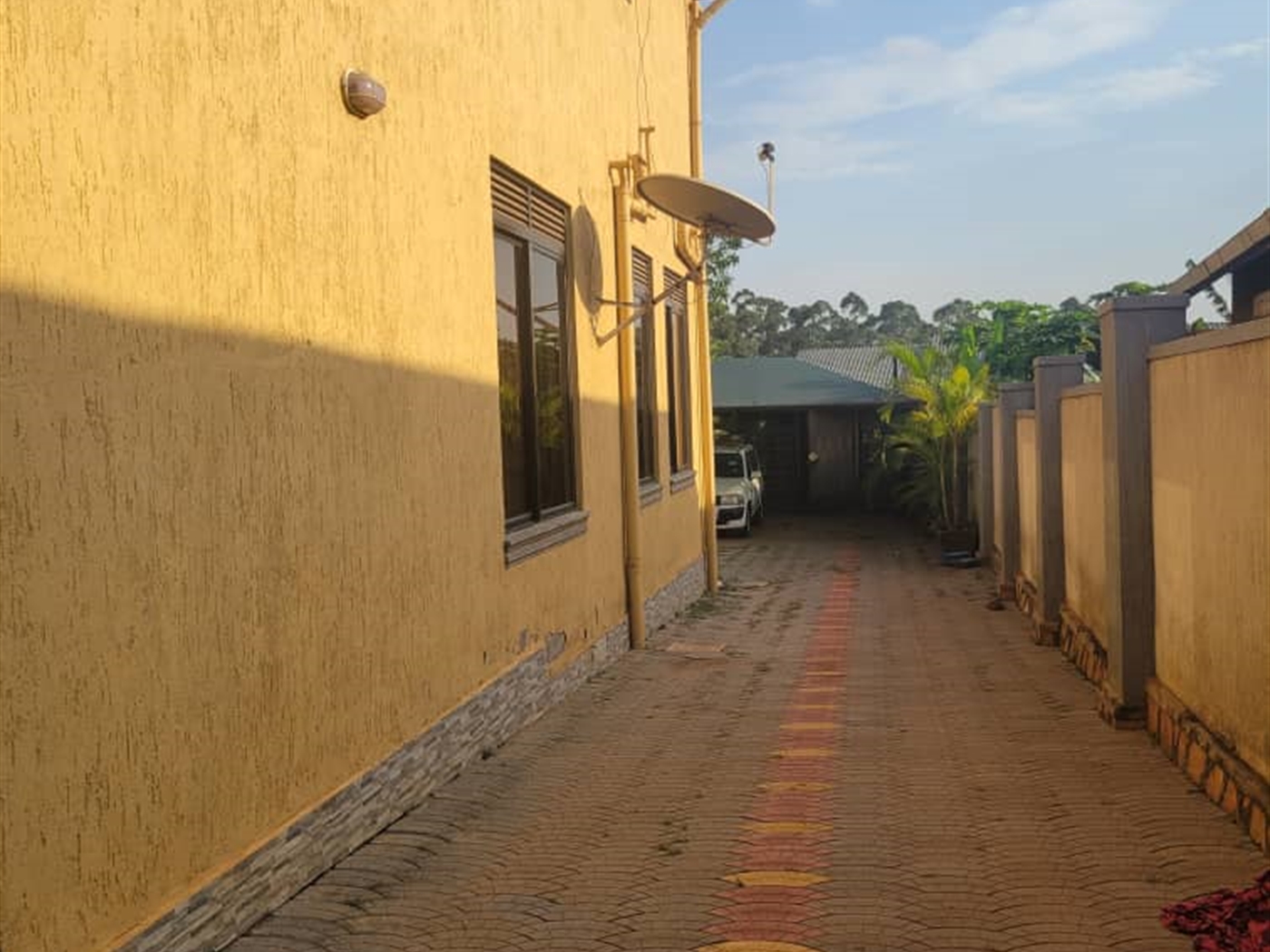 Villa for sale in Naalya Wakiso