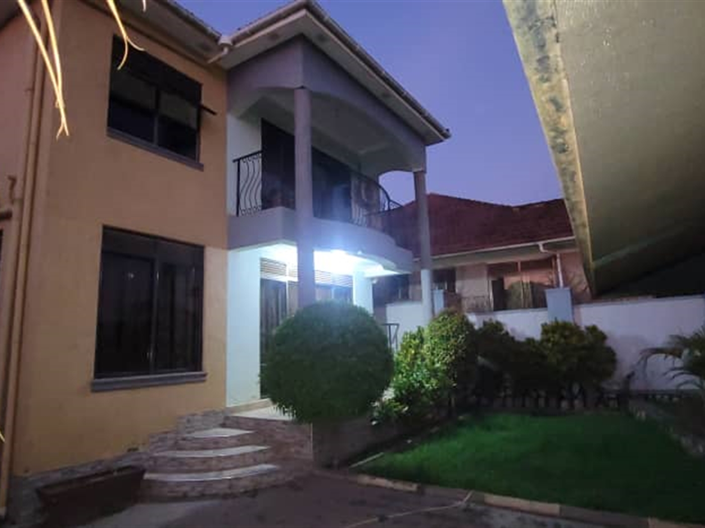 Villa for sale in Naalya Wakiso