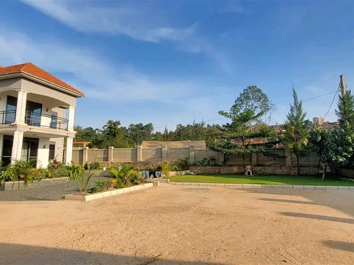 Villa for sale in Kira Wakiso