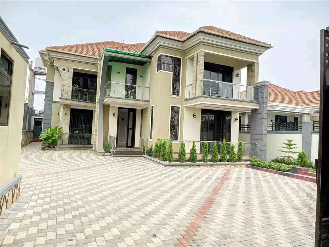 Villa for sale in Kira Wakiso