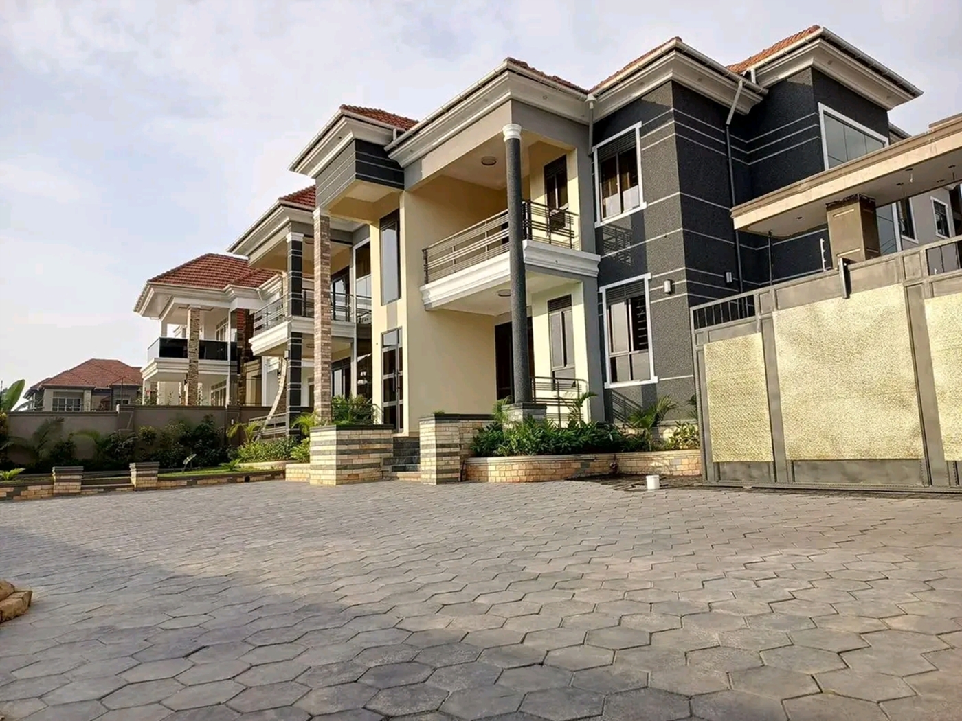 Villa for sale in Kisaasi Kampala