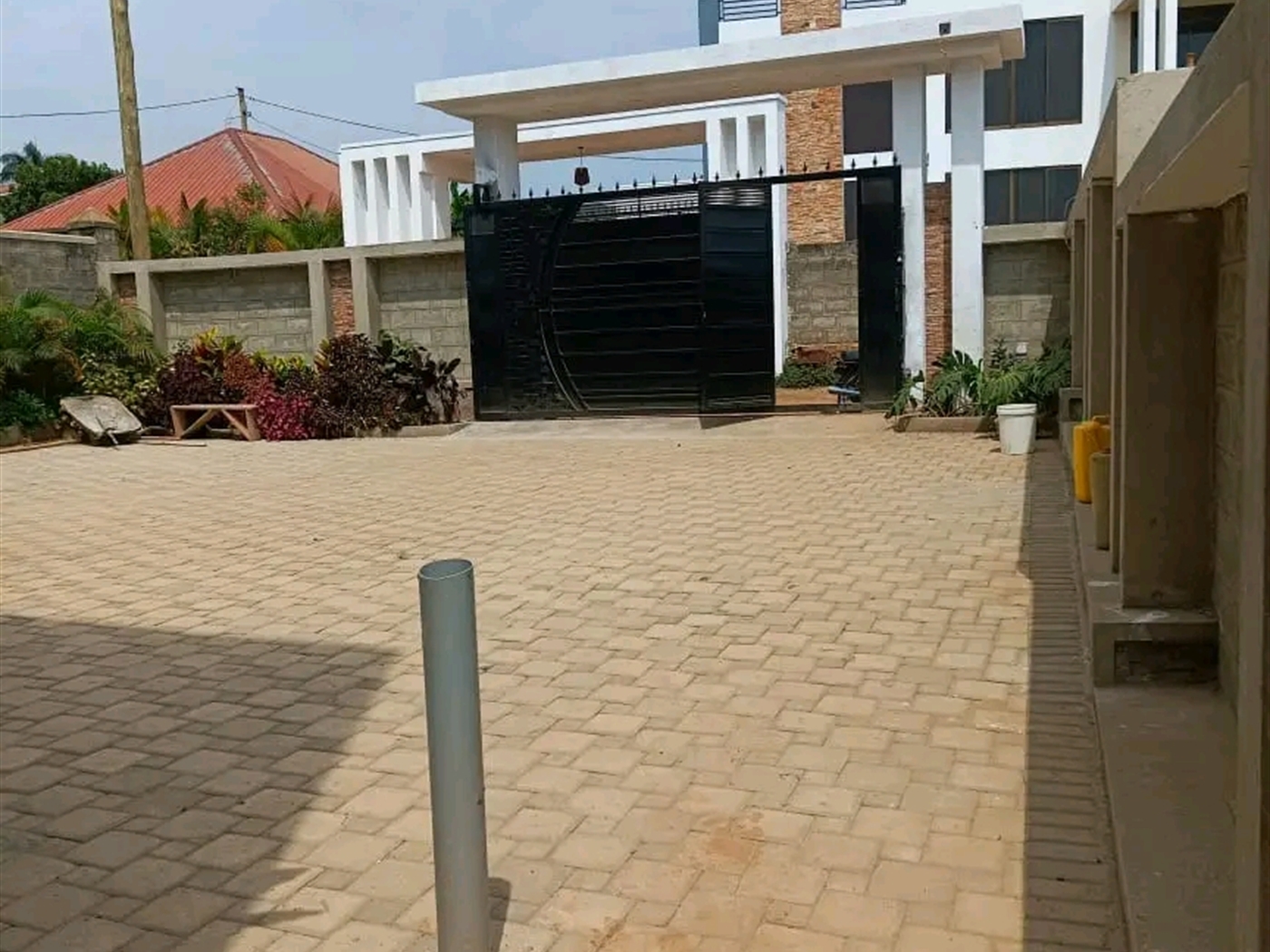 Villa for sale in Entebbe Wakiso