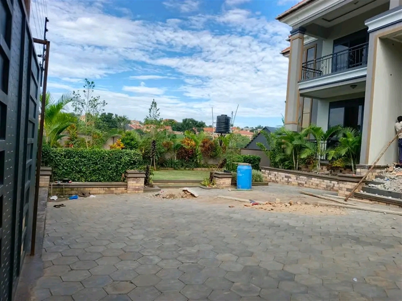 Villa for sale in Kulambilo Kampala