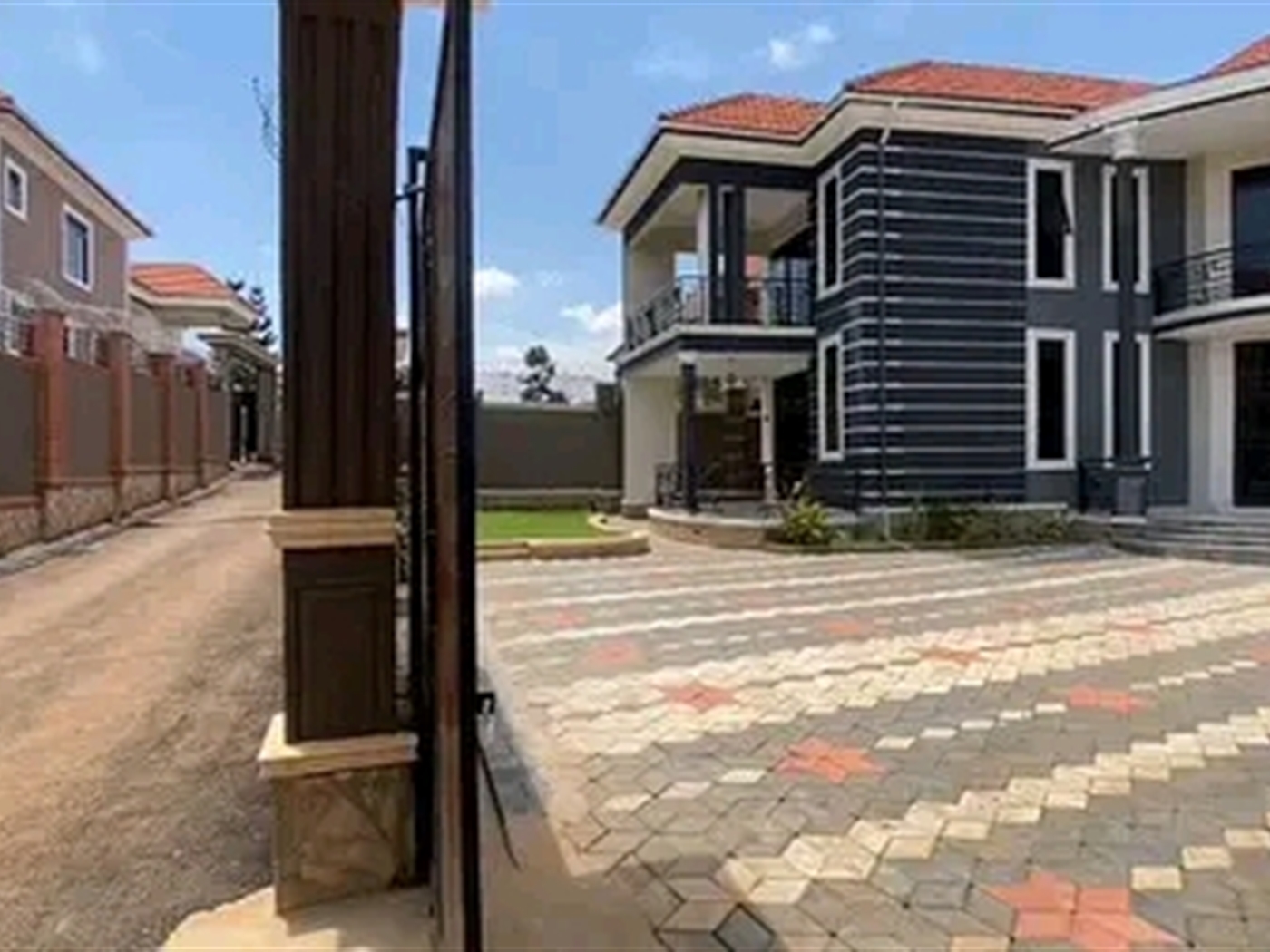 Villa for sale in Kira Wakiso