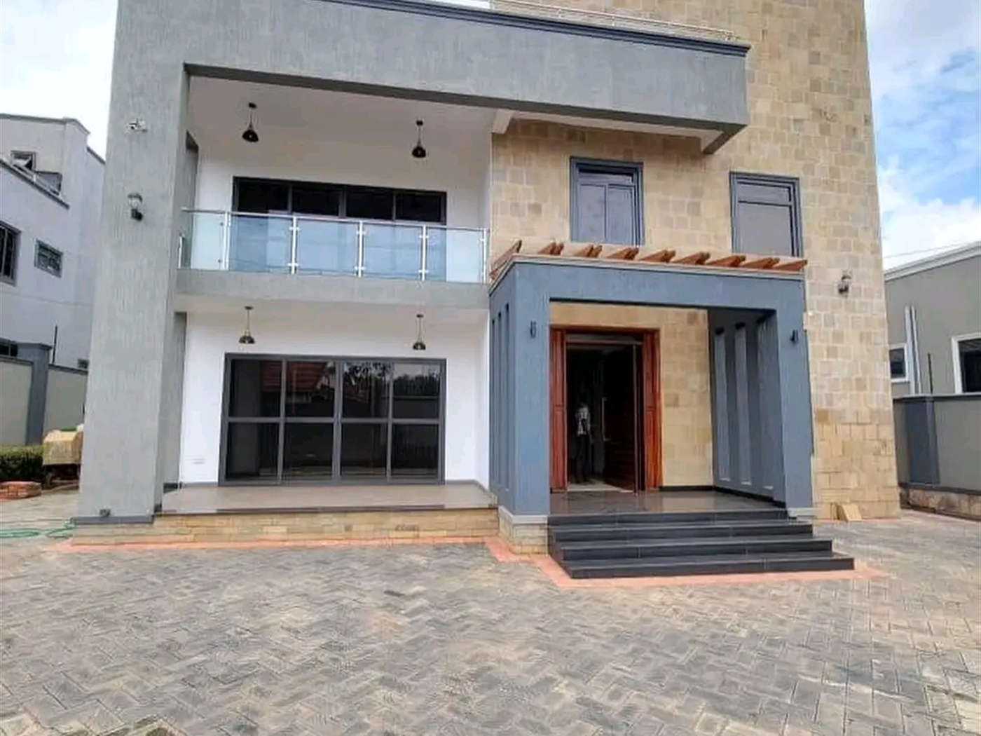 Villa for sale in Muyenga Kampala