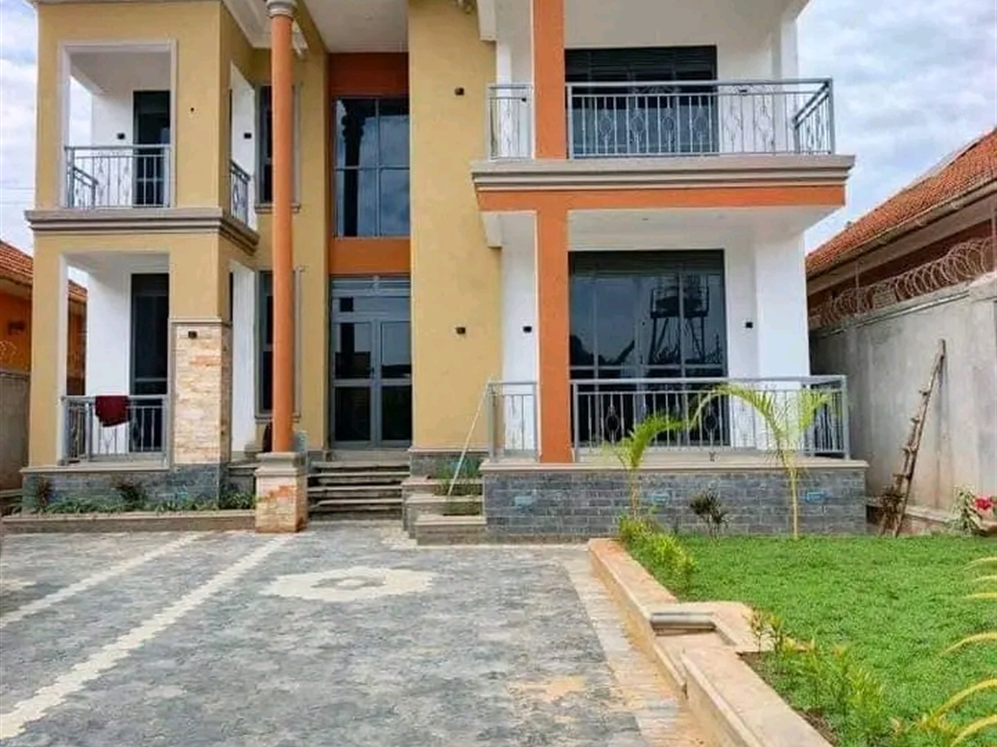 Villa for sale in Kiwaatule Wakiso