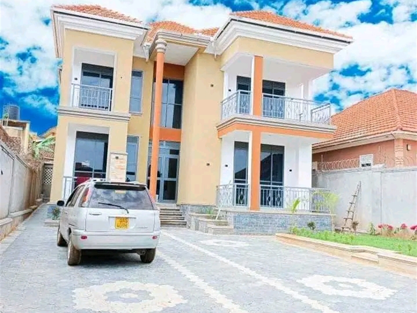 Villa for sale in Kiwaatule Wakiso