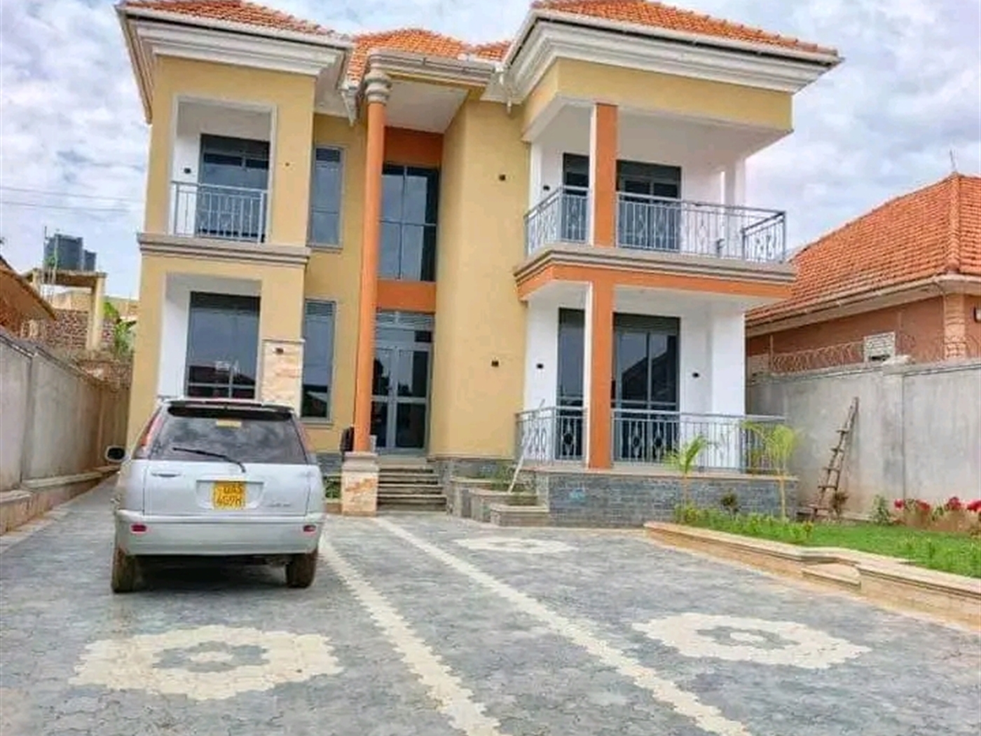 Villa for sale in Kiwaatule Wakiso