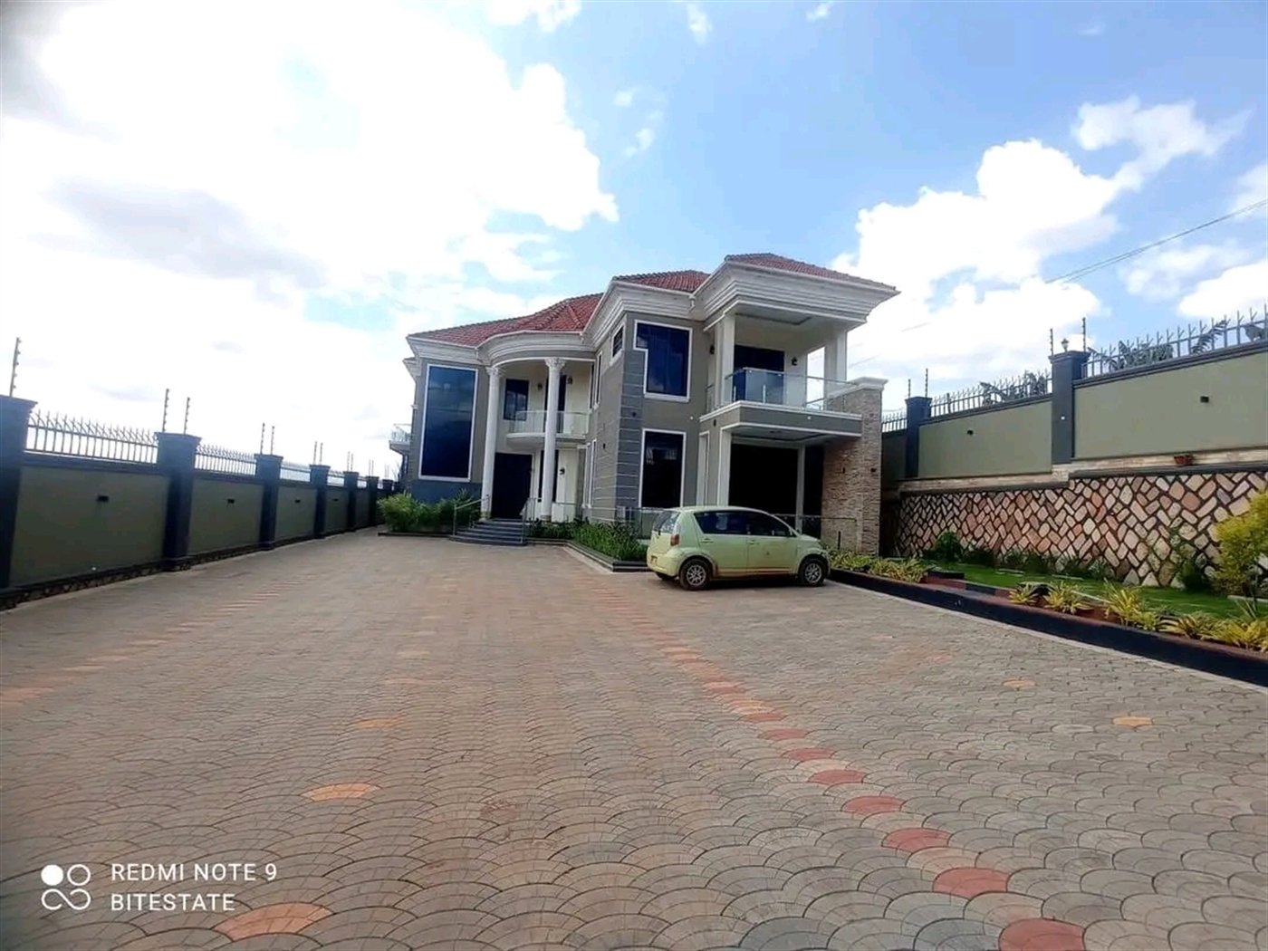 Villa for sale in Kira Wakiso