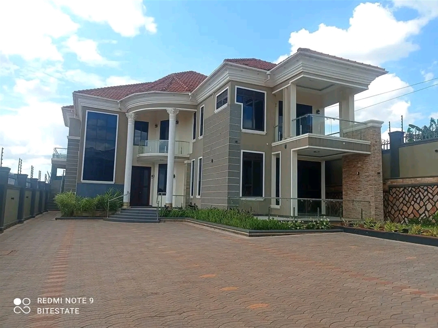 Villa for sale in Kira Wakiso