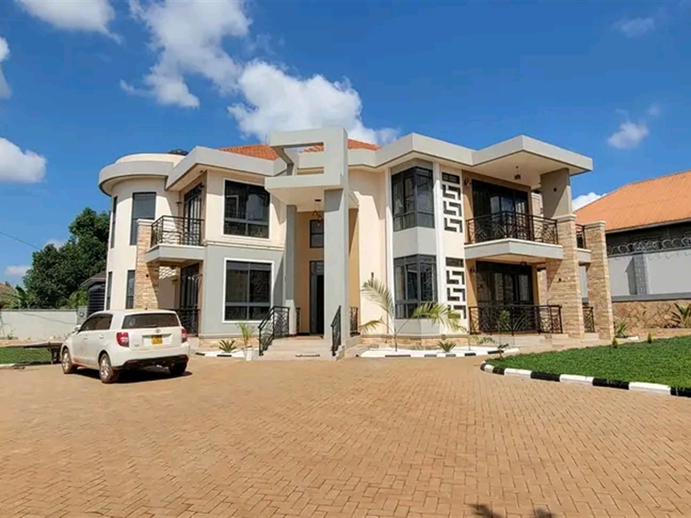 Villa for sale in Kira Wakiso