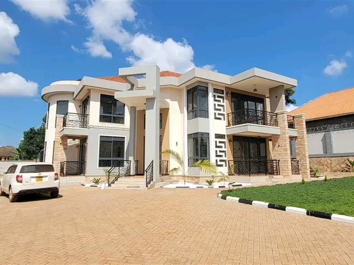 Villa for sale in Kira Wakiso