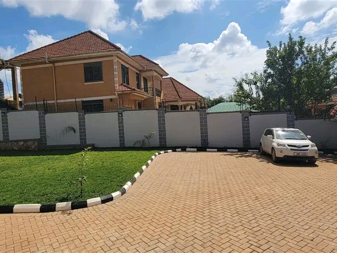 Villa for sale in Kira Wakiso