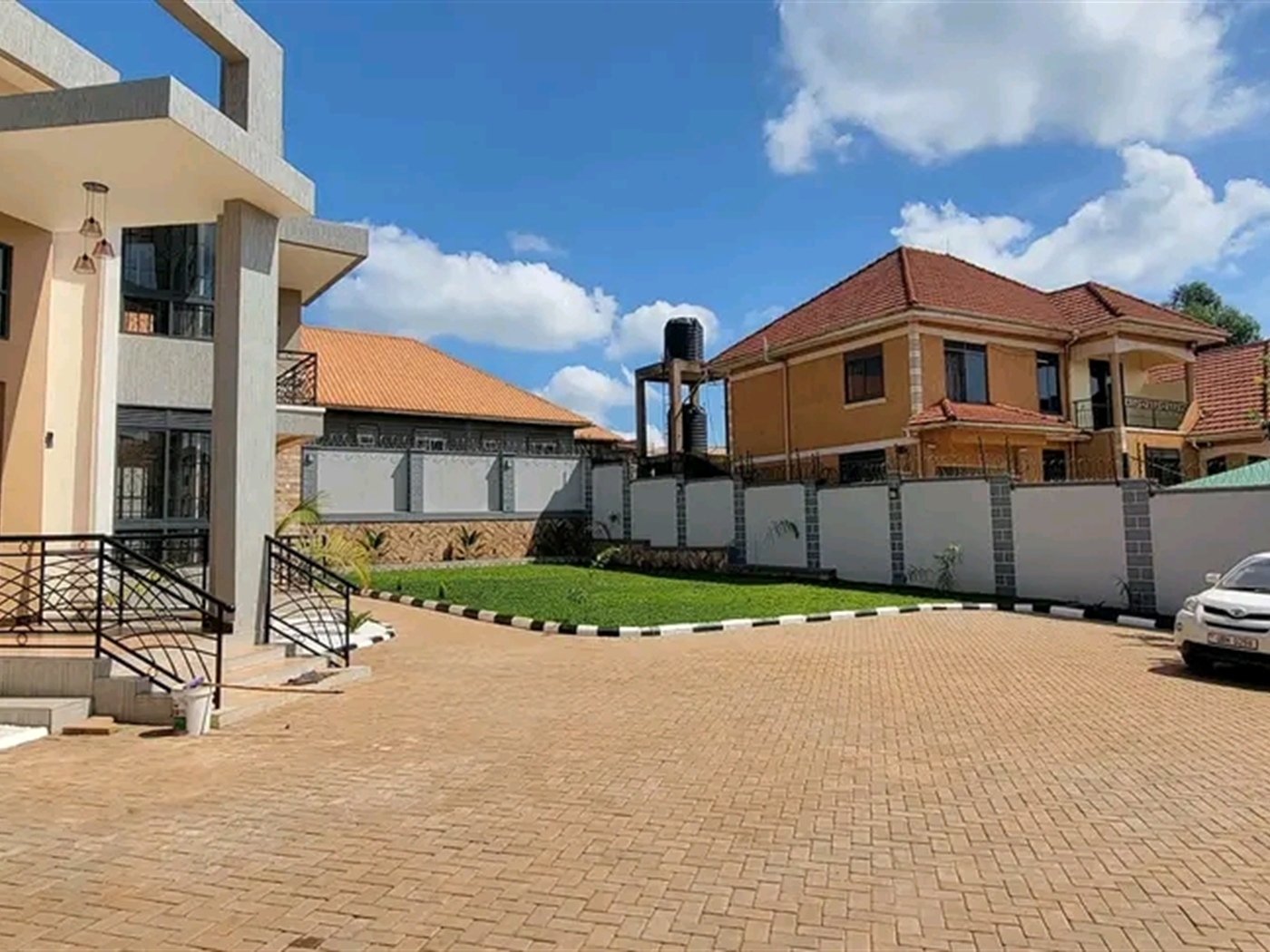 Villa for sale in Kira Wakiso