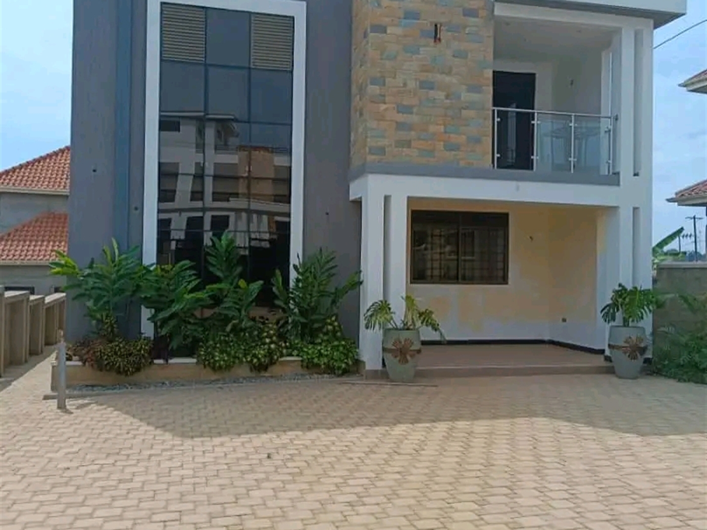 Villa for sale in Entebbe Wakiso